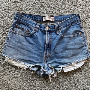 **SOLD**Levi’s 550 jean shorts
